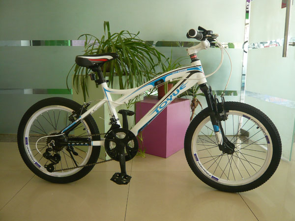 ͯ��ͯ������(zh��n)��20���{(l��n)����܇(ch��)