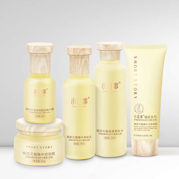小故事蜂膠產(chǎn)品系列全家福.jpg 小故事蜂膠產(chǎn)品系列全家福.jpg