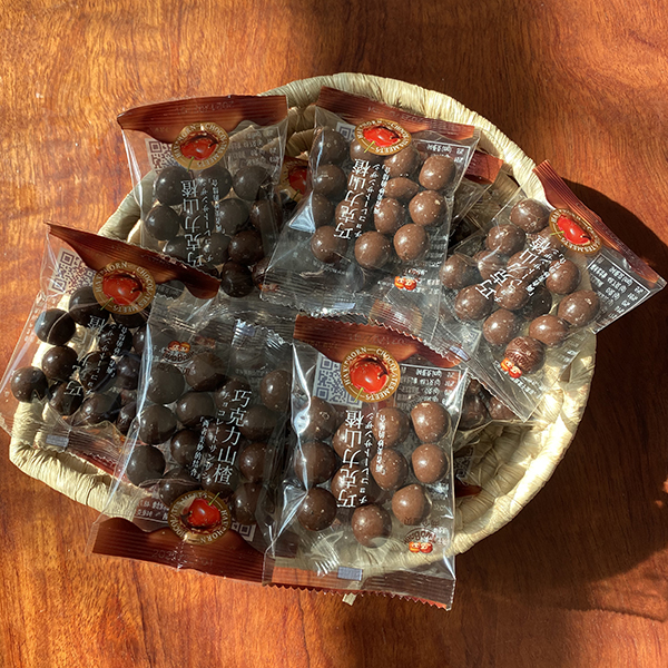 兩個(gè)寶貝巧克力山楂.jpg 兩個(gè)寶貝巧克力山楂.jpg