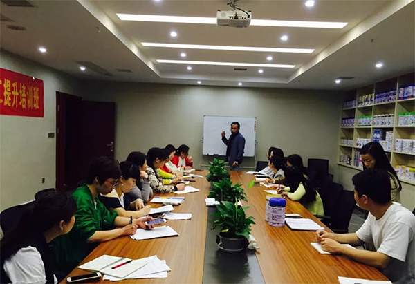 員工培訓(xùn)現(xiàn)場(chǎng).jpg 員工培訓(xùn)現(xiàn)場(chǎng).jpg