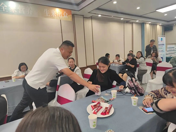 美國(guó)韋達(dá)普VIP客戶終端賦能會(huì)暨山東棗莊線下沙龍會(huì)8.jpg 美國(guó)韋達(dá)普VIP客戶終端賦能會(huì)暨山東棗莊線下沙龍會(huì)8.jpg