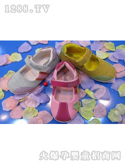 �Ϙ���ͯЬ�����L(f��ng)��r(sh��)��Ь