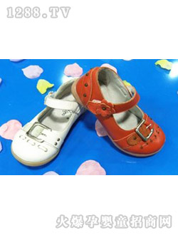 �Ϙ���ͯЬУ�@��(j��ng)��t��ɫƤЬ